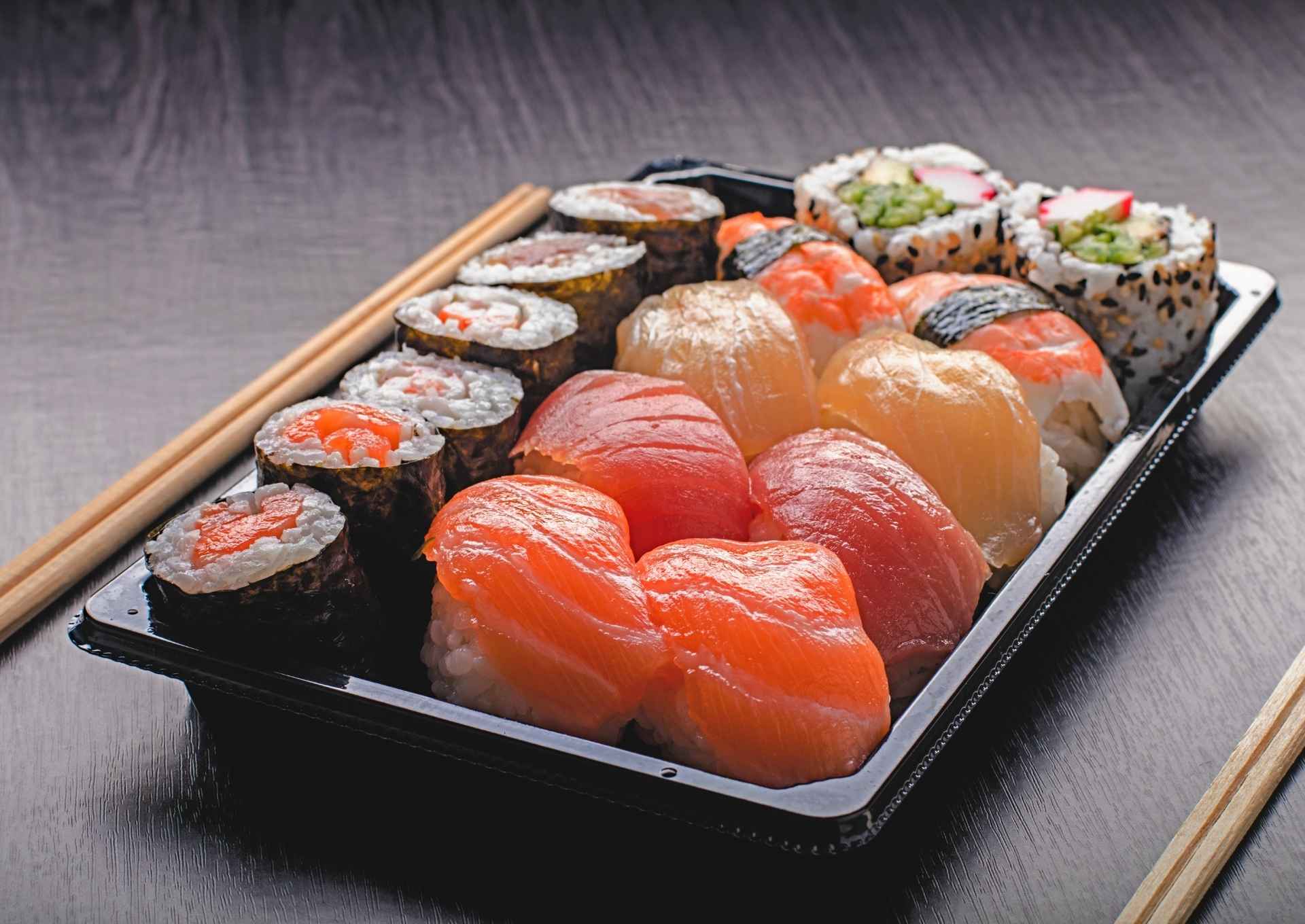 sushi na wynos jak zachować świeżość i smak podczas dostawy