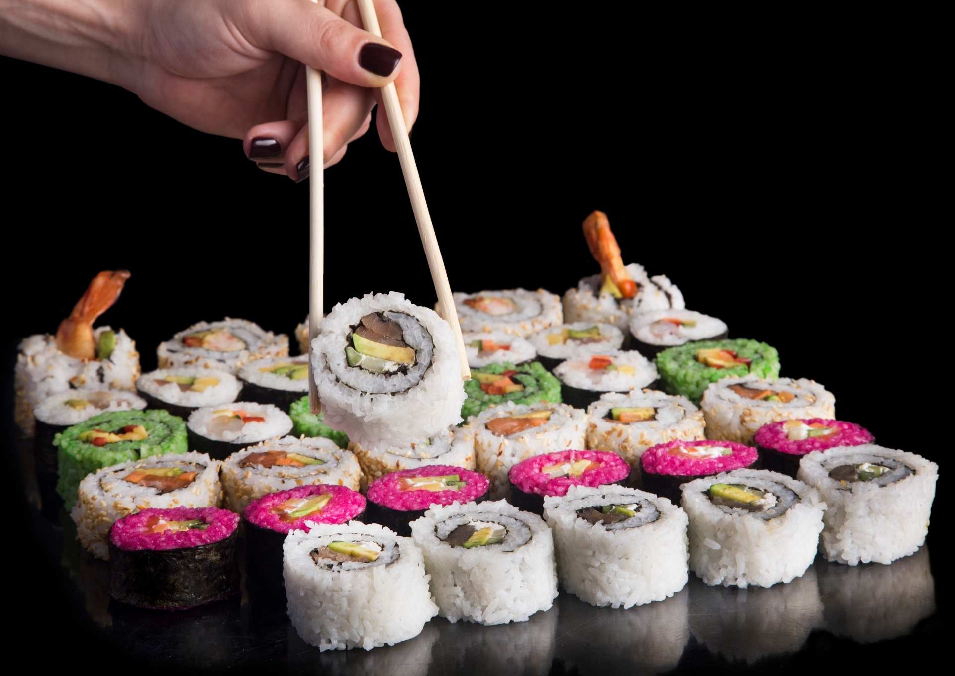 sztuka jedzenia sushi pałeczkami jak uniknąć wpadki